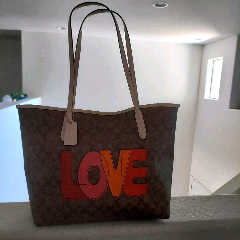Coach New City Signature Tote With Love